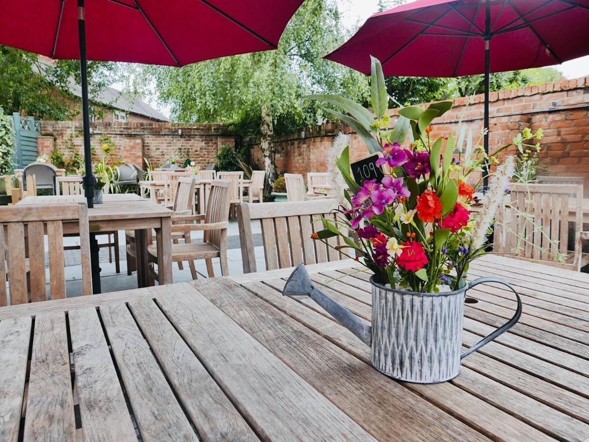 The Boot Inn Burton-upon-Trent Екстериор снимка